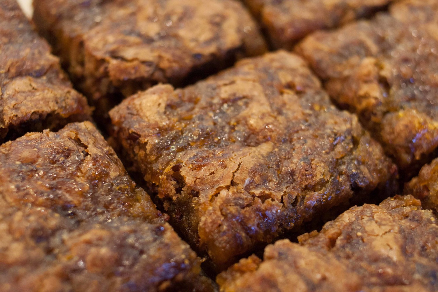 Curry + white chocolate blondies with roasted pineapple 