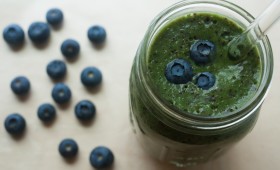 Wheatgrass Gingerberry Mango Smoothie